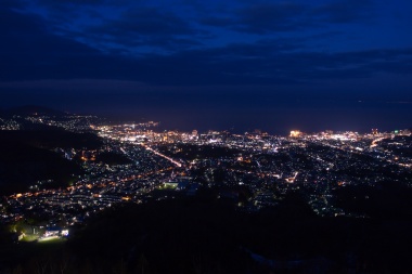 トワイライトタイムの天狗山からの夜景