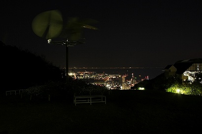 布引ハーブ園 風の丘の雰囲気と神戸市の夜景