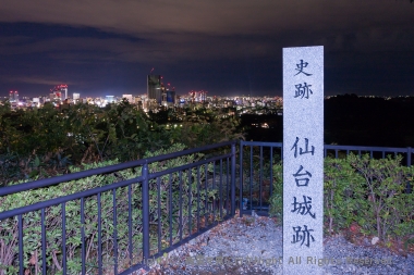 仙台城跡記念碑と仙台市の夜景