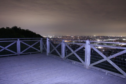 展望台の雰囲気と関東平野の夜景