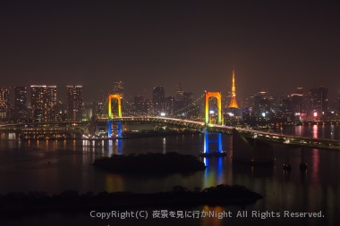 レインボーブリッジと東京タワーを眺める