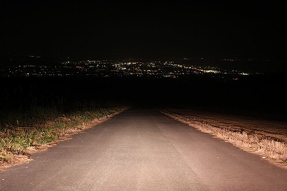 滑走路のような山道と米子市の夜景